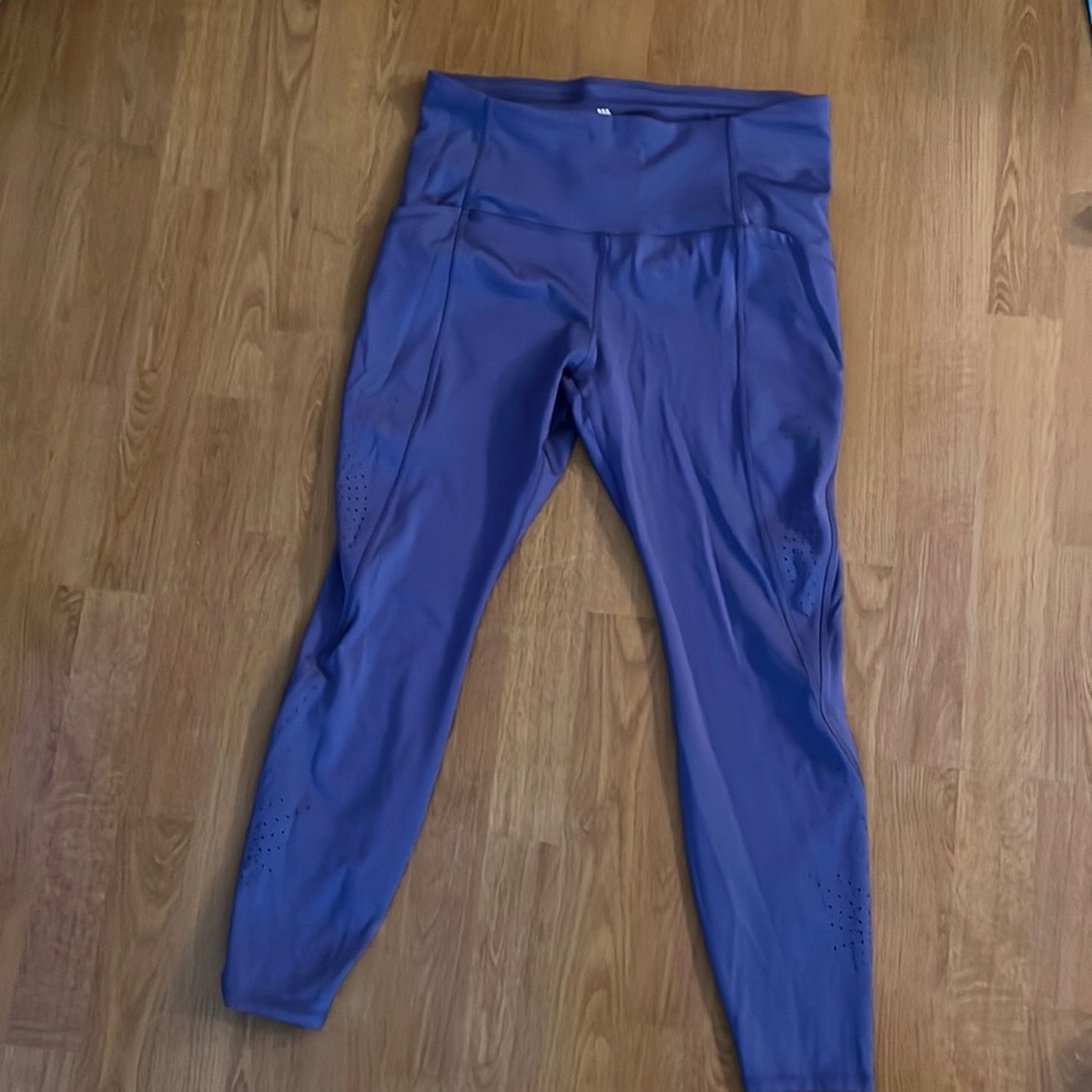 EVER WORN All in Motion Purple Target Workout Leggings with Pockets